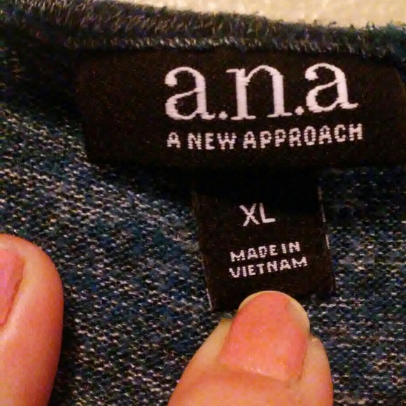 NWOT short sleeved light sweater - Picture 2 of 2